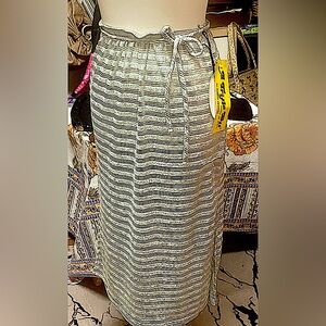 Vintage 70’s/80’s -A Trifle Bit brand- Silver, ribbed texture- Stretch Skirt nwt